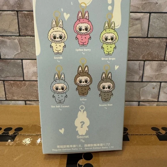 Labubu Exciting Macaron Sea Salt Coconut - Picture 3 of 4